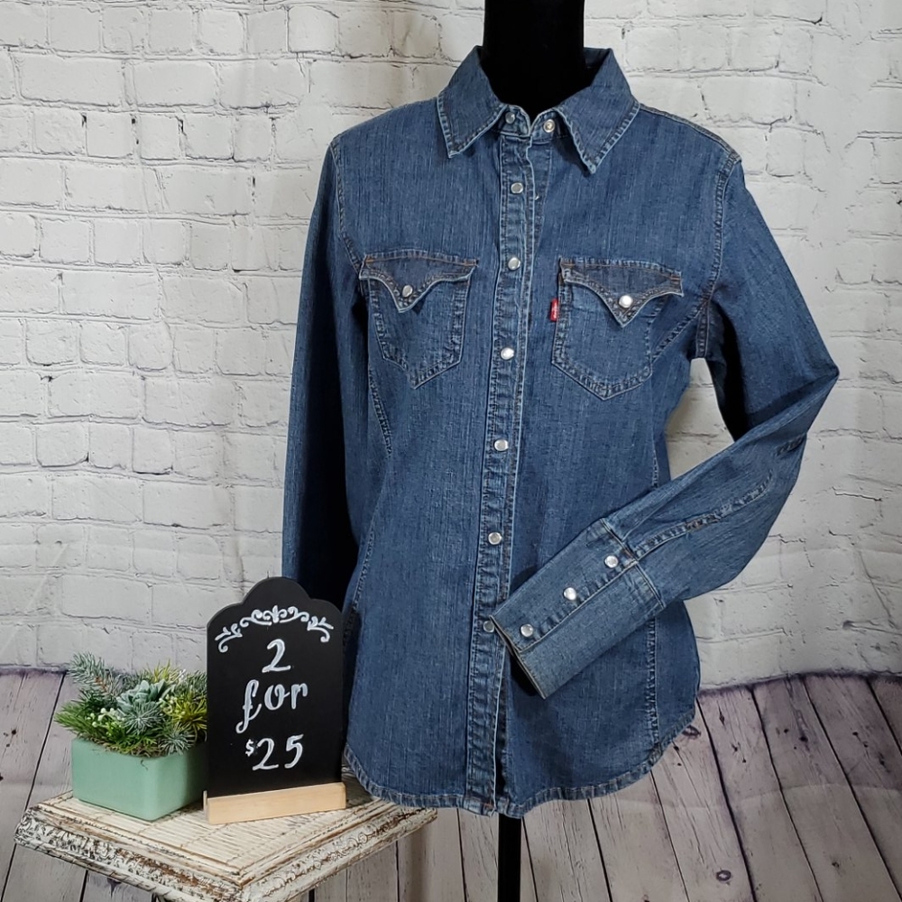 Levi's denim shirt, fitted, pearlized snaps, S